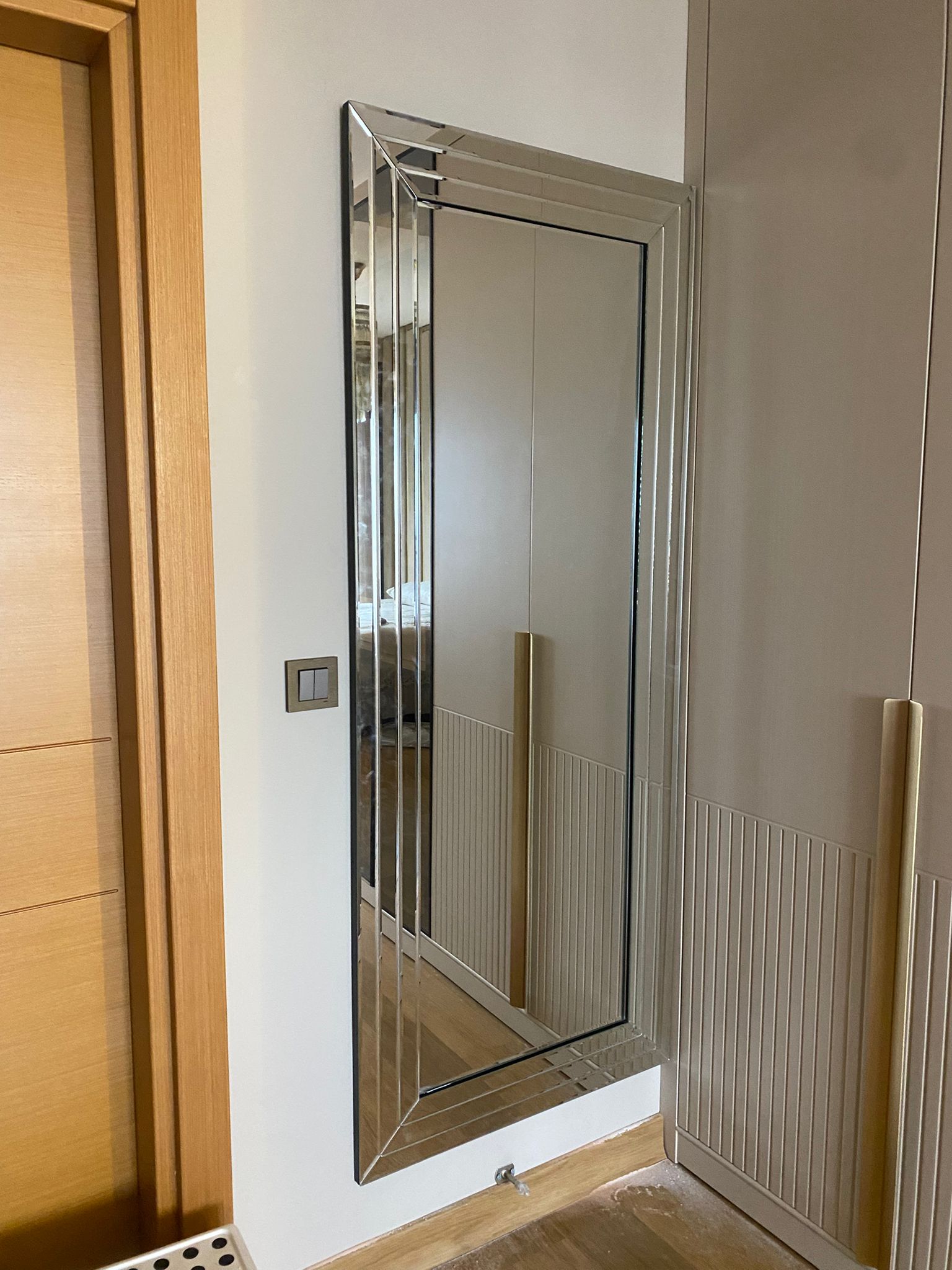 Klasik Çerçeveli Duvar Aynası